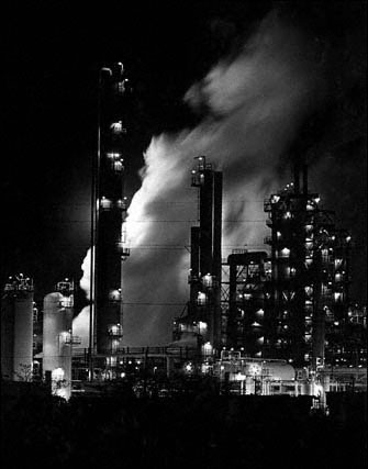 Night photo of Robinson Marathon Oil Refinery